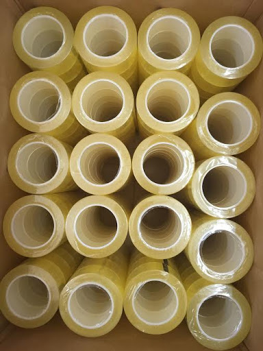 Hộp carton đựng các cuộn băng dính OPP trong màu vàng nhạt