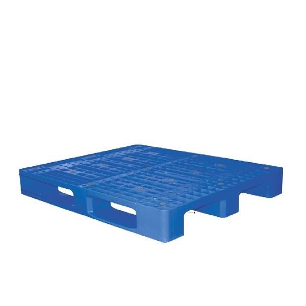 Pallet nhựa xanh dương mặt lưới ba chân bốn hướng nâng, chụp chéo