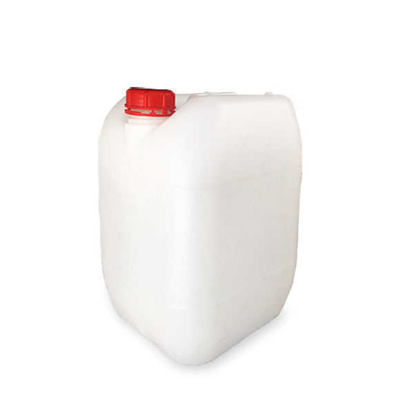 Can nhựa 20 lít màu trắng, nắp đỏ, thân vuông bo góc, chụp chéo góc trên nền trắng