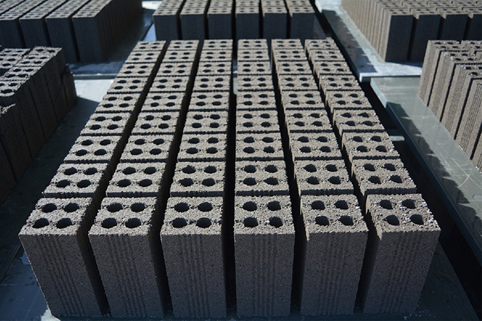 Sử dụng pallet nhựa vào sản xuất gạch không nung