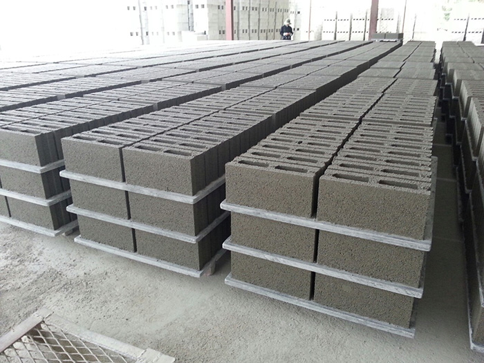 Sử dụng pallet nhựa vào sản xuất gạch không nung