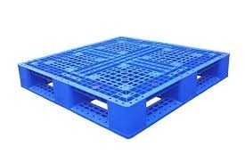 Pallet nhựa xanh dương liền khối mặt lưới, chân hộp